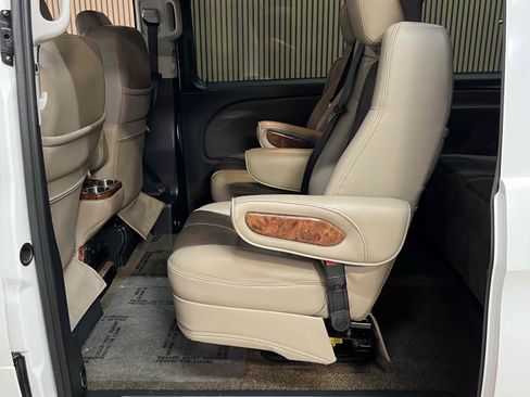 Used 2020 Mercedes-Benz Metris Passenger image 26