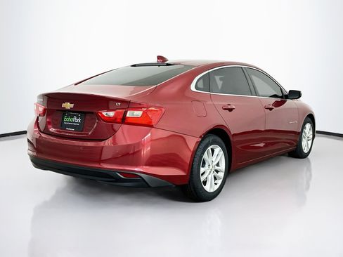 Used 2018 Chevrolet Malibu LT w/ Leather Package FWD image 9