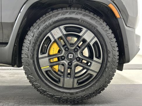 Used 2022 Rivian R1S Launch Edition image 11