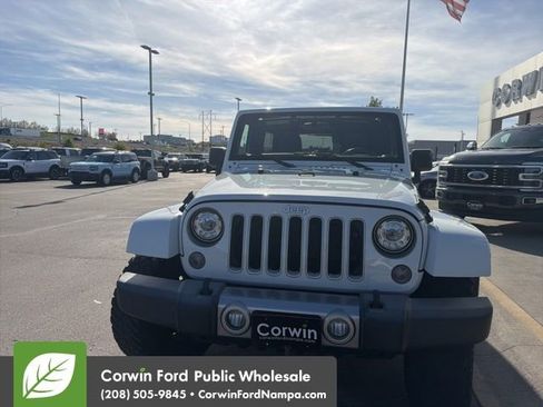 Used 2017 Jeep Wrangler Unlimited Sahara w/ Max Tow Package AWD/4WD image 2