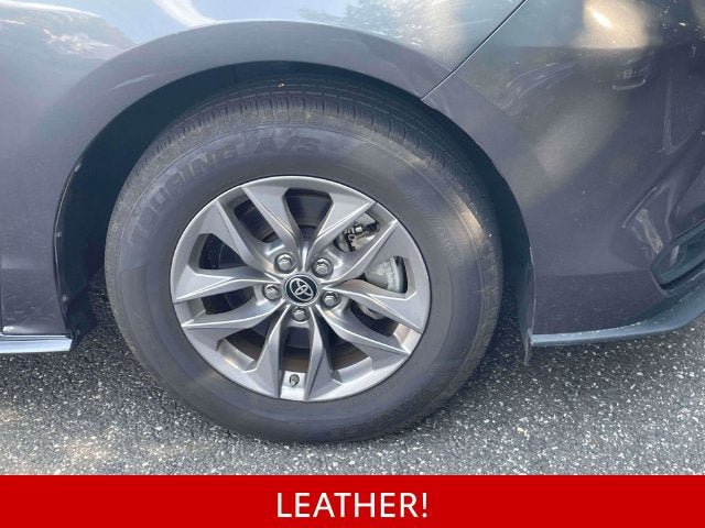 Certified 2025 Toyota Sienna XLE FWD image 10