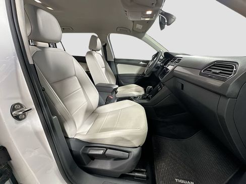 Used 2020 Volkswagen Tiguan SE w/ 3rd Row Seat Package AWD/4WD image 32