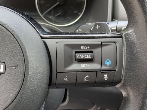 Used 2023 Nissan Rogue SV FWD image 17