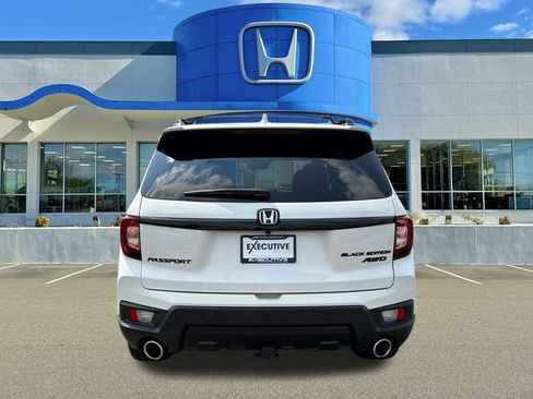 Used 2025 Honda Passport Black Edition image 3