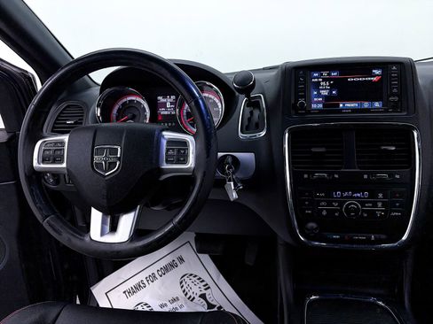 Used 2017 Dodge Grand Caravan GT image 2