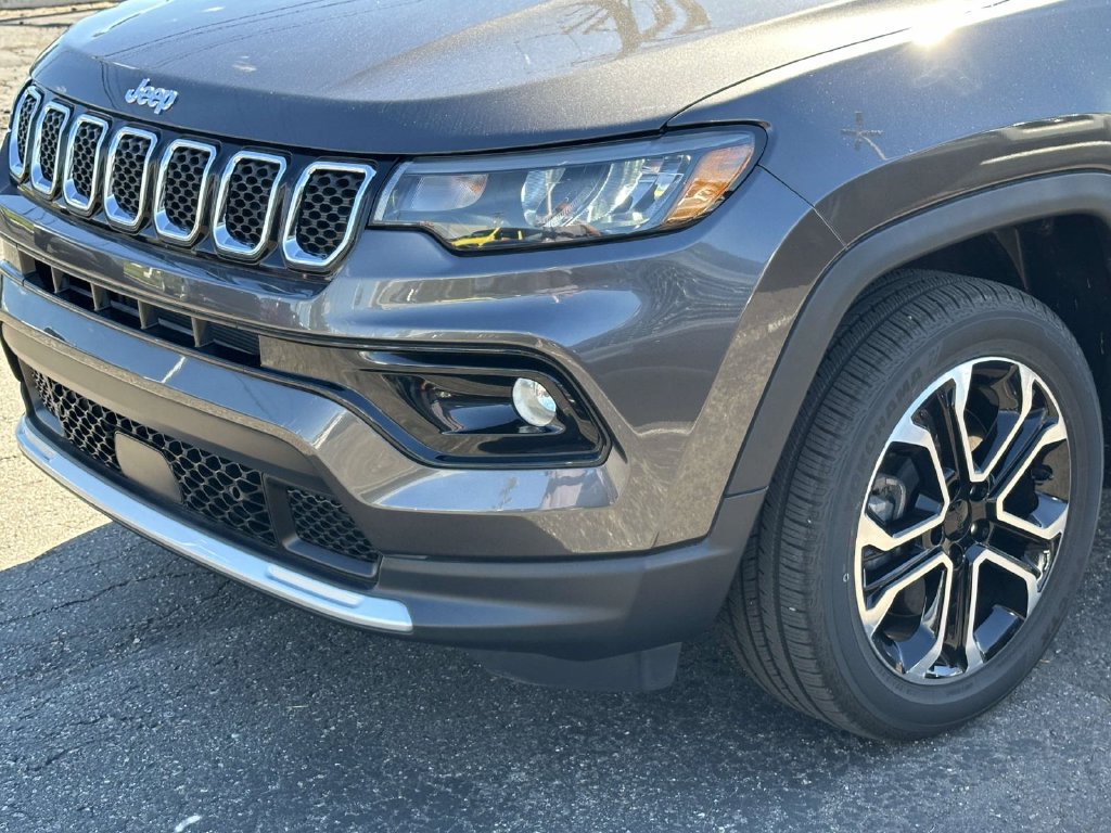 Used 2023 Jeep Compass Limited AWD/4WD image 8