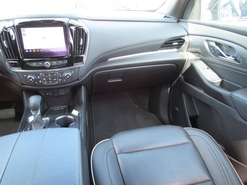 Used 2023 Chevrolet Traverse Premier FWD image 15