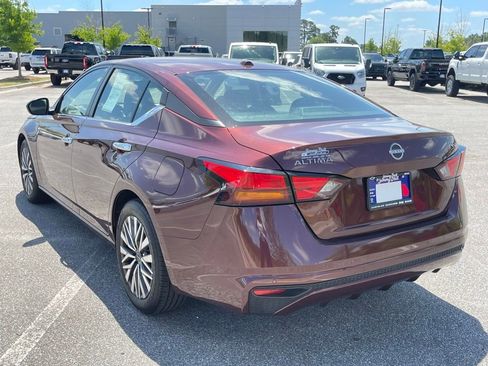 Used 2024 Nissan Altima 2.5 SV FWD image 14