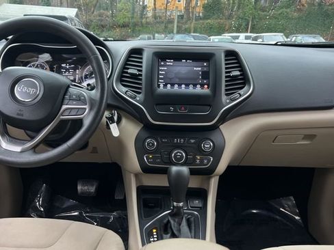 Used 2019 Jeep Cherokee Latitude w/ Popular Appearance Group image 15