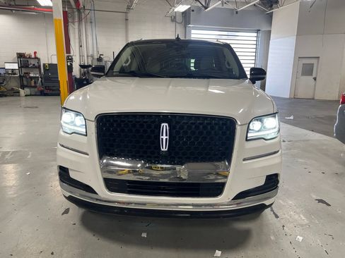 Used 2023 Lincoln Navigator L Black Label AWD/4WD image 2