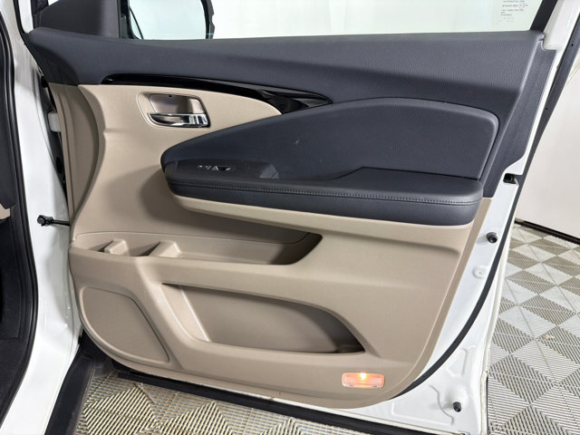 Used 2018 Honda Pilot Touring image 16
