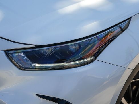 Used 2022 Toyota Highlander XSE FWD image 2