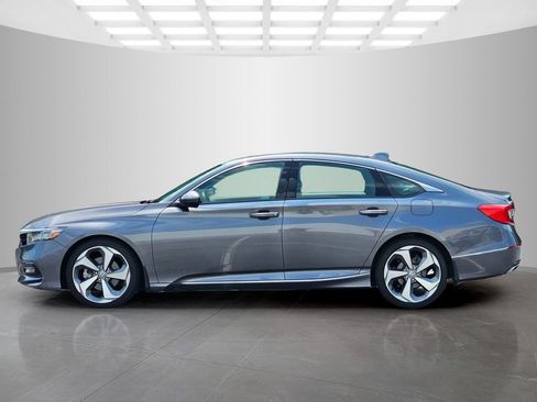 Used 2018 Honda Accord Touring image 3