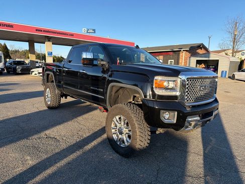 Used 2016 GMC Sierra 2500 Denali image 4