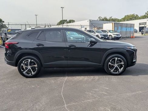 Certified 2024 Chevrolet Trax RS image 2