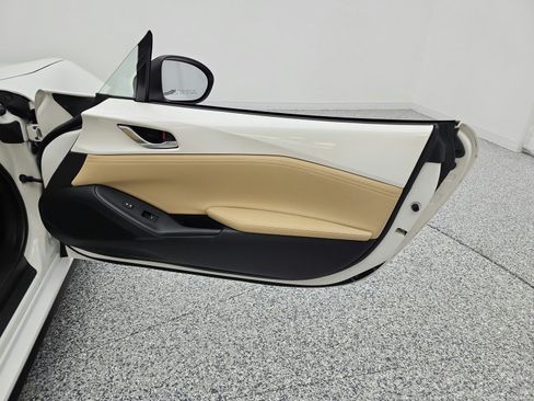 Used 2024 MAZDA MX-5 Miata Grand Touring RWD image 19