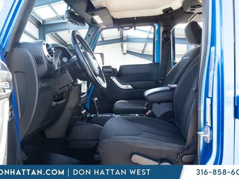 Used 2015 Jeep Wrangler Unlimited Rubicon AWD/4WD image 4