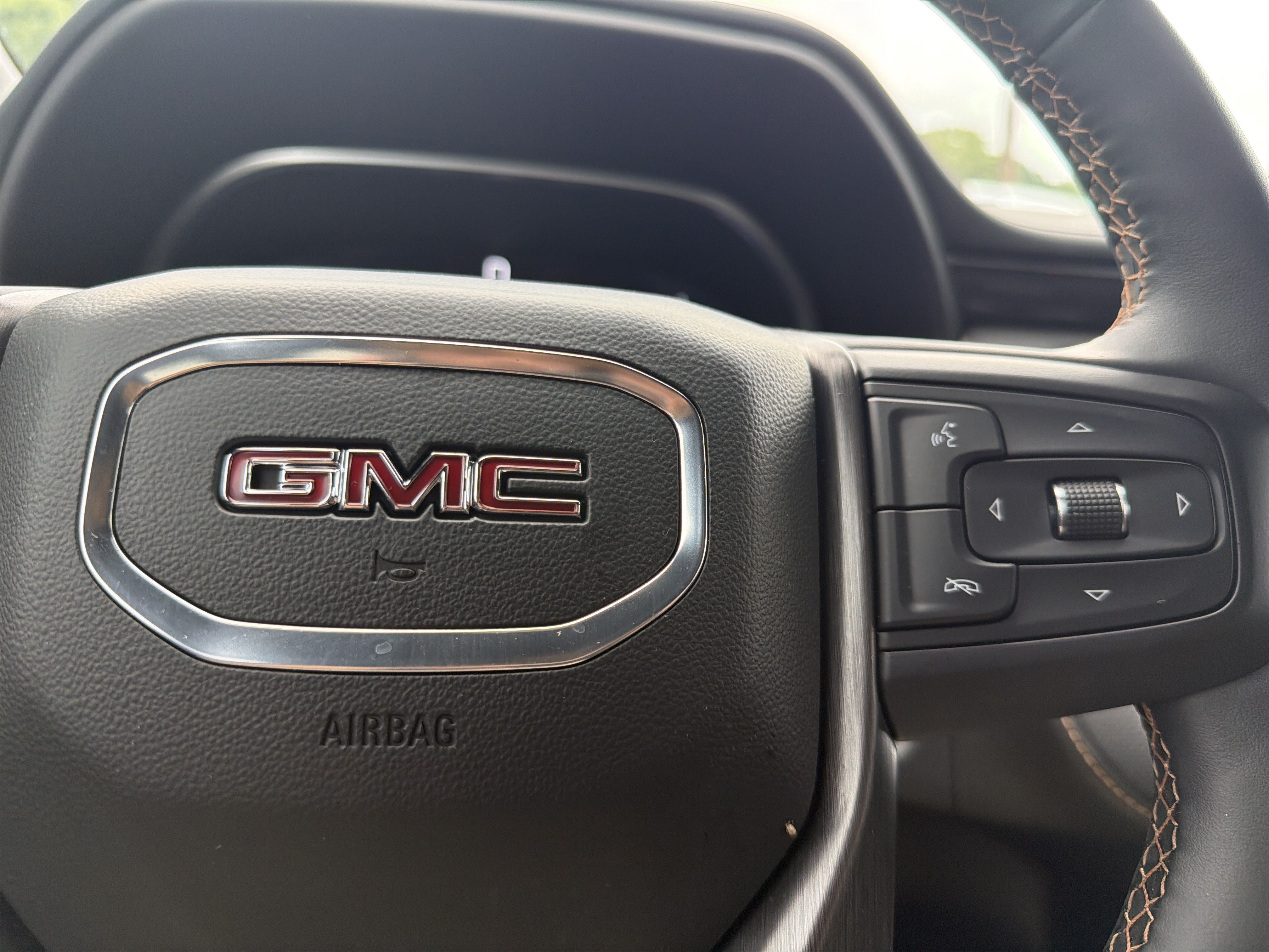 Certified 2023 GMC Yukon AT4 w/ AT4 Premium Plus Package AWD/4WD image 31
