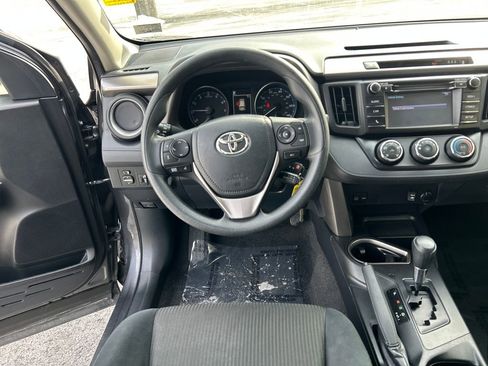 Used 2018 Toyota RAV4 LE image 13