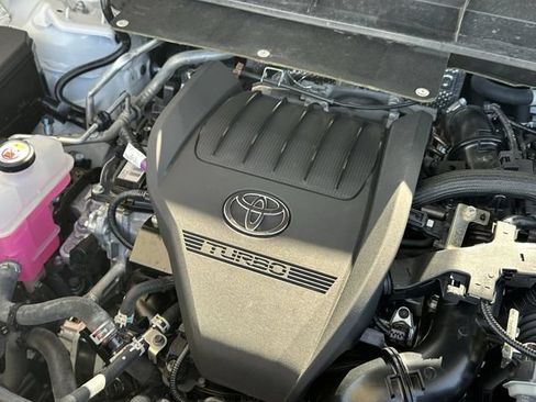 Used 2024 Toyota Highlander XSE FWD image 37