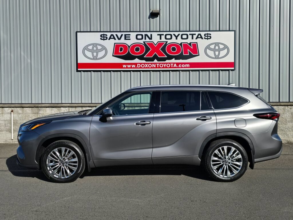 New 2026 Toyota Highlander Platinum AWD/4WD image 1