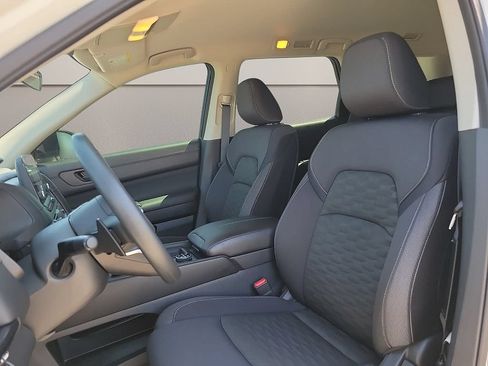 Used 2025 Nissan Pathfinder S AWD/4WD image 11