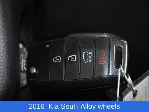 Used 2016 Kia Soul + image 14