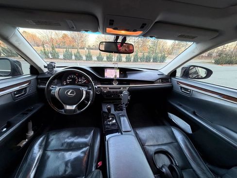 Used 2014 Lexus ES 350 w/ Luxury Package FWD image 25
