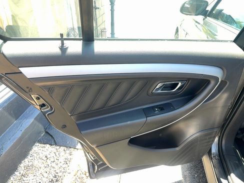 Used 2017 Ford Taurus SEL FWD image 10