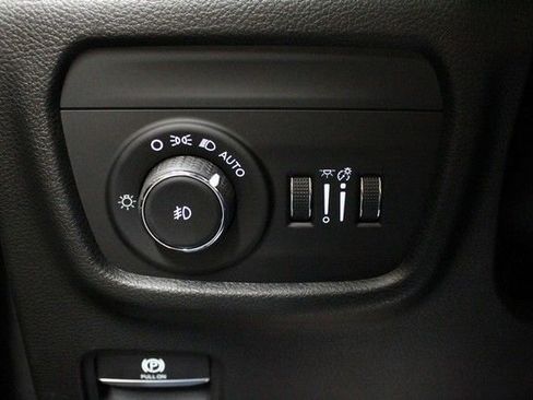 Used 2021 Jeep Grand Cherokee L Limited image 24