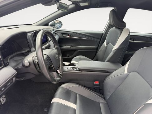 Used 2025 Toyota Camry SE FWD image 9