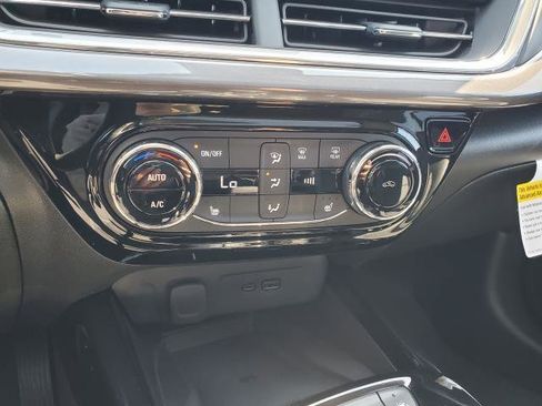 Used 2025 Chevrolet Trax ACTIV w/ Sunroof Package image 21