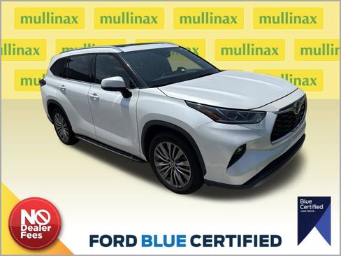 Used 2022 Toyota Highlander Platinum FWD image 1
