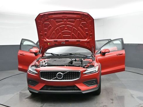 Used 2025 Volvo V60 B5 Cross Country Plus AWD/4WD image 51