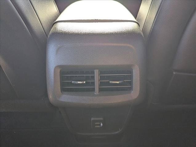 Used 2024 GMC Terrain SLT AWD/4WD image 15