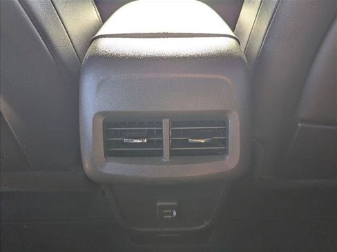 Used 2024 GMC Terrain SLT AWD/4WD image 15