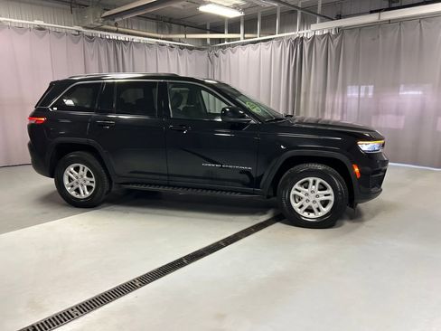 Used 2023 Jeep Grand Cherokee Laredo AWD/4WD image 8