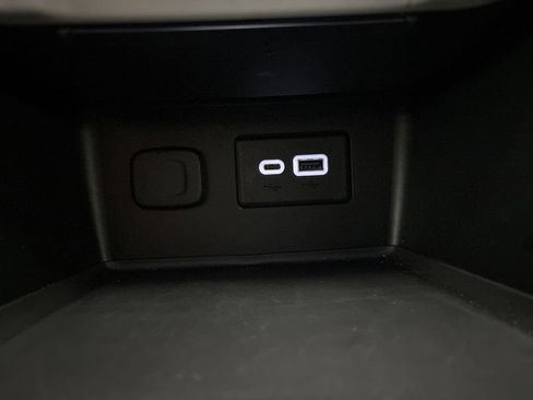 Used 2023 GMC Acadia SLE image 53