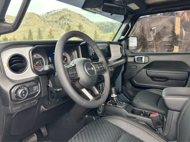 Used 2025 Jeep Gladiator Sport AWD/4WD image 16