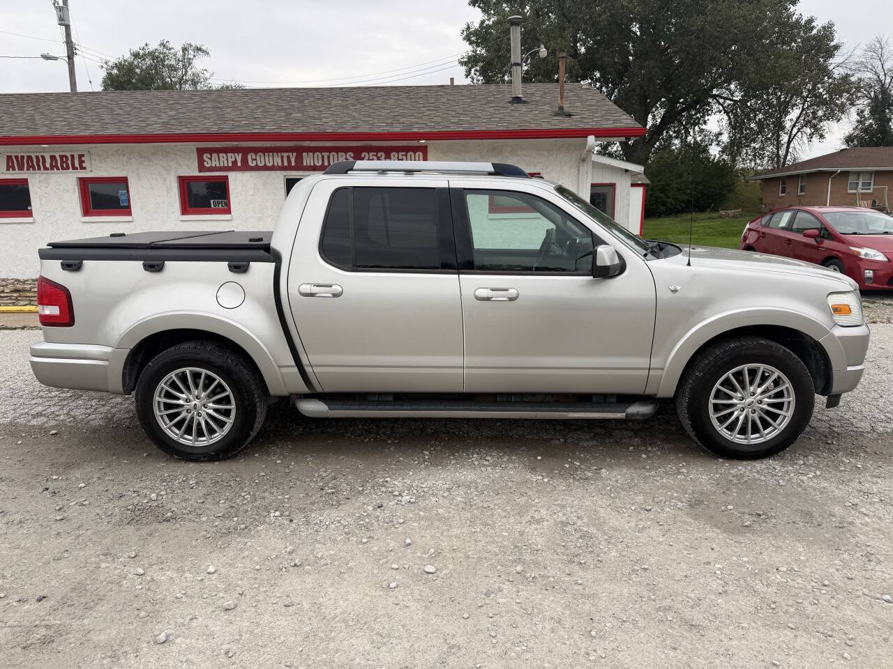 Used 2007 Ford Explorer Sport Trac Limited AWD/4WD image 2