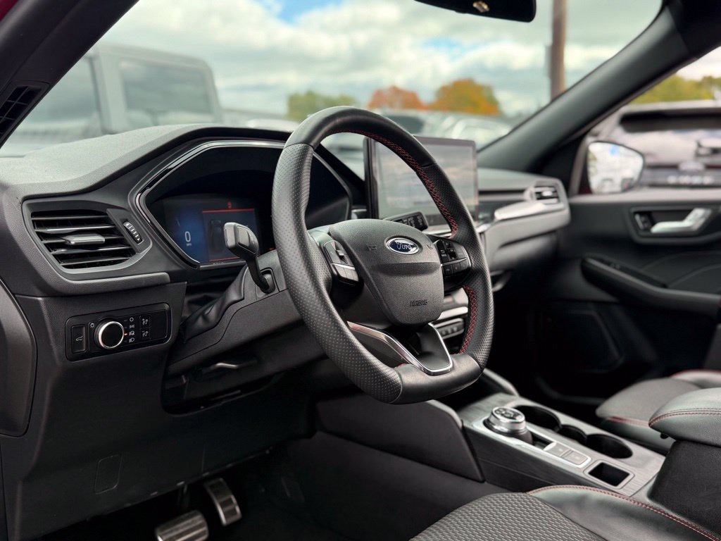Used 2023 Ford Escape ST-Line w/ Tech Pack #1 AWD/4WD image 8