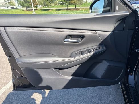 Used 2025 Nissan Sentra SV FWD image 15