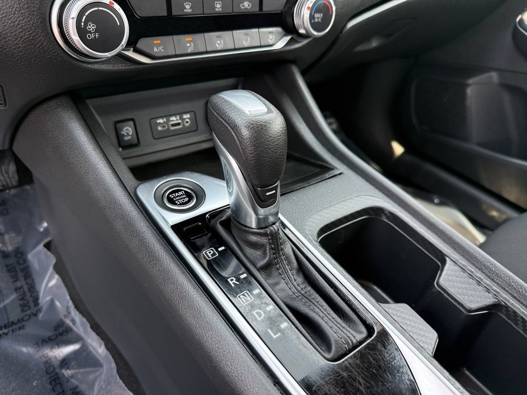 Certified 2024 Nissan Sentra SV FWD image 13