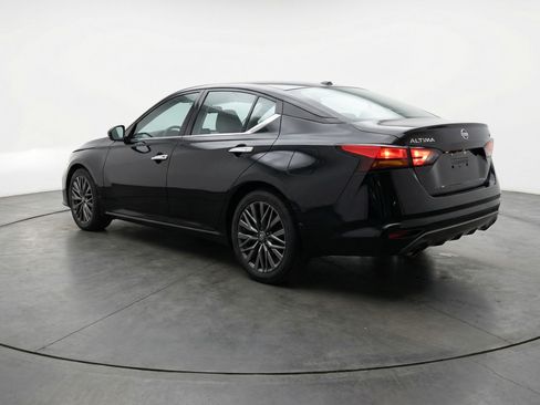 Used 2025 Nissan Altima 2.5 SV FWD image 6