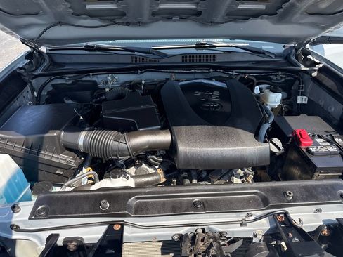 Used 2021 Toyota Tacoma TRD Sport AWD/4WD image 12