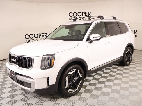 Used 2024 Kia Telluride EX w/ EX Captain's Chair Package FWD image 11