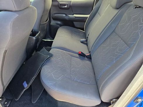 Used 2017 Toyota Tacoma TRD Sport RWD image 11