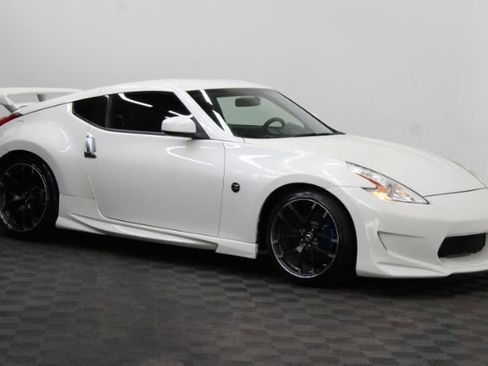 Used 2016 Nissan 370Z w/ Sport Package image 1