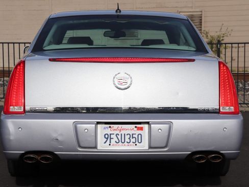 Used 2006 Cadillac DTS Luxury II w/ Sun And Sound Package image 8