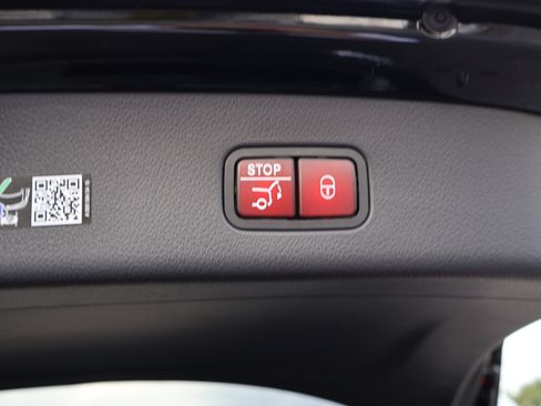 Used 2026 Mercedes-Benz GLC 300 image 24